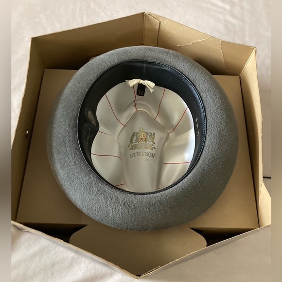 Gray velour vintage Stetson Sovereign Fedora Hat, like-new condition. - Picture 9 of 16